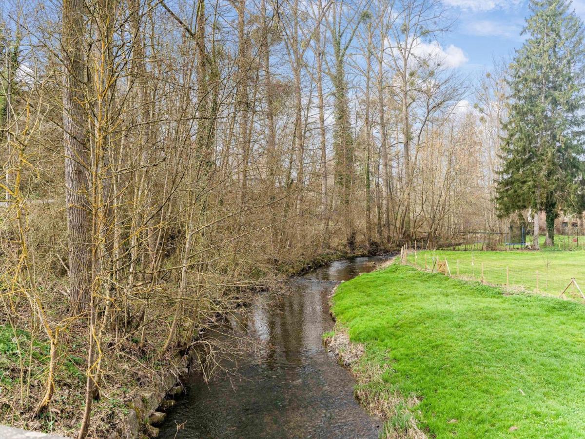 Charming Chalet In Beauraing With Fenced Garden Eksteriør bilde